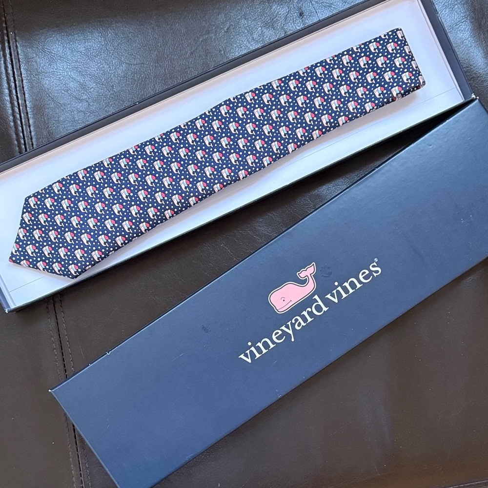Vineyard Vines Classic Blue Tie with Pink and White Design